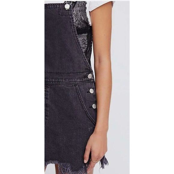 Free People Torn Up Denim Cut Off Skirt Overalls Black Denim Jumper 6 / 28 - Picture 9 of 15